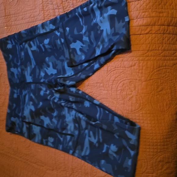 ZYIA Pants - Zyia capri leggings